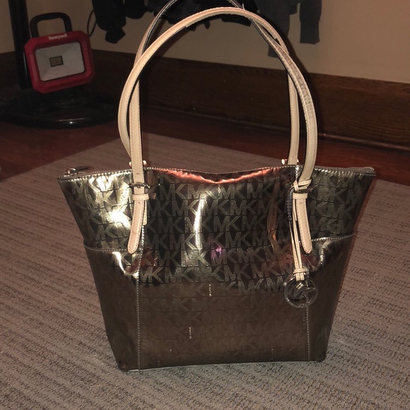 Sold - Picture 1 of 3